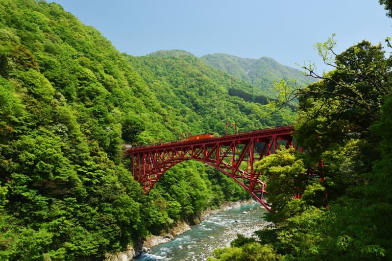 富山・宇奈月温泉「黒部峡谷鉄道」5月5日までは一部区間運行