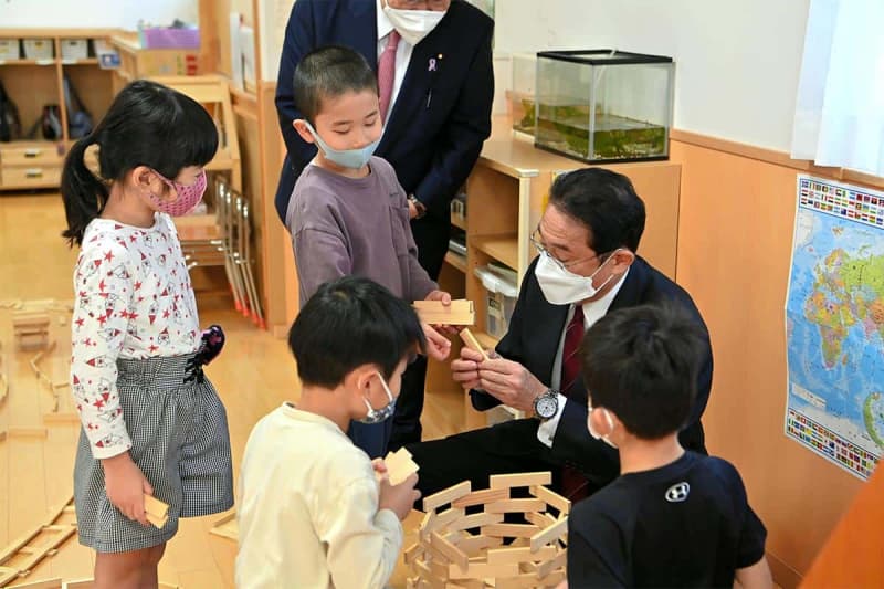 岸田首相、「こども誰でも通園制度」で少子化対策に自信も…「選挙対策」「保育士足らず」と疑問の声続々