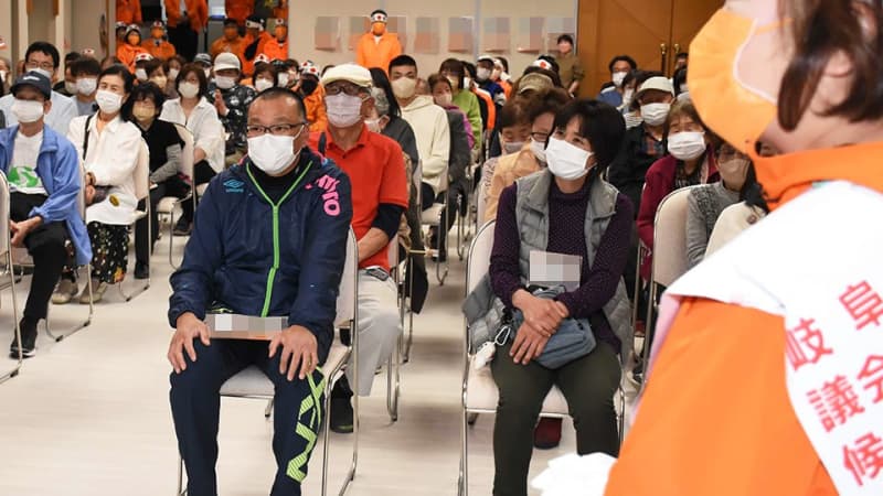 脱マスク、候補者臨機応変に対応「高齢者に迷惑かけられない」離れて演説、顔アピール　岐阜県議選