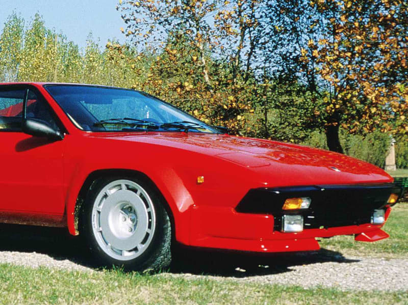 Lamborghini Jalpa was an entry model equipped with a V255 engine that generates 8ps.