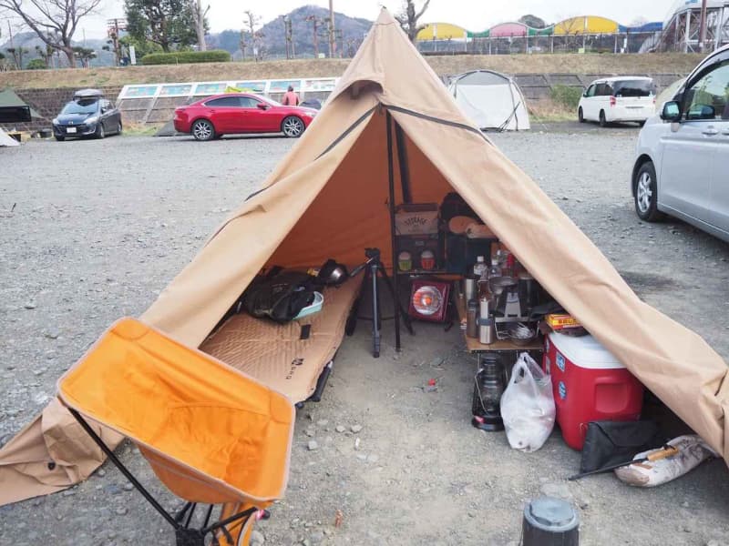A minimum camp with quick setup!Tenmaku design "Panda TC +" is a comfortable one-pole tent
