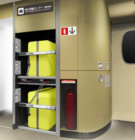 新幹線でスーツケースをどこに置く？【2023年版】大きな荷物の持込方法と荷物置場、荷物棚の利用術