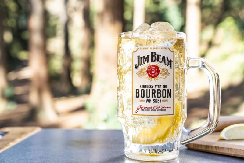 The highball you drink under the blue sky is irresistible!Jim Beam x Happy Can campaign “Happy Jim…