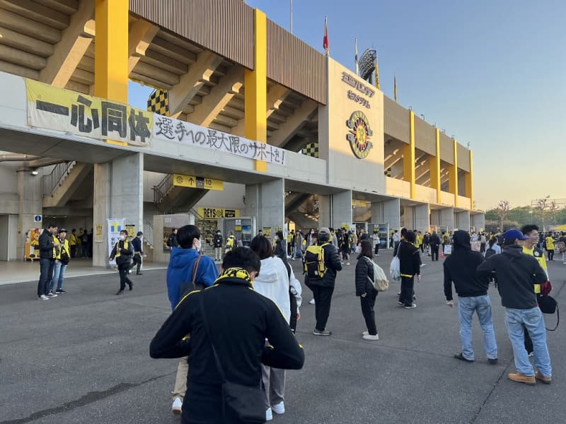[Kashima] Bring out Director Iwamasa!Supporters "call", stay at Kashiwa Stadium for about 30 hour and XNUMX minutes with the staff...