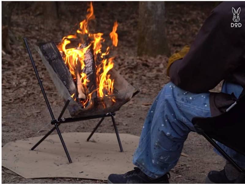 ⚡｜DOD新作「アツイッス」は椅子デザイン?! 焚き火と”会話”するための斬新発想の焚き火台