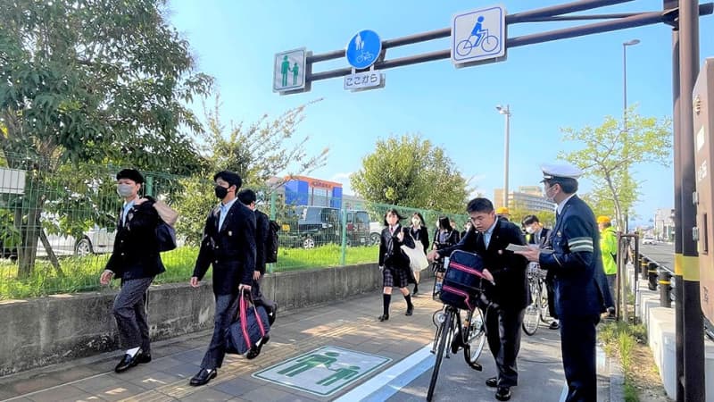 歩道を自転車と区分け「自転車通行指定」岐阜県内3カ所設置、事故防止へ周知呼びかけ