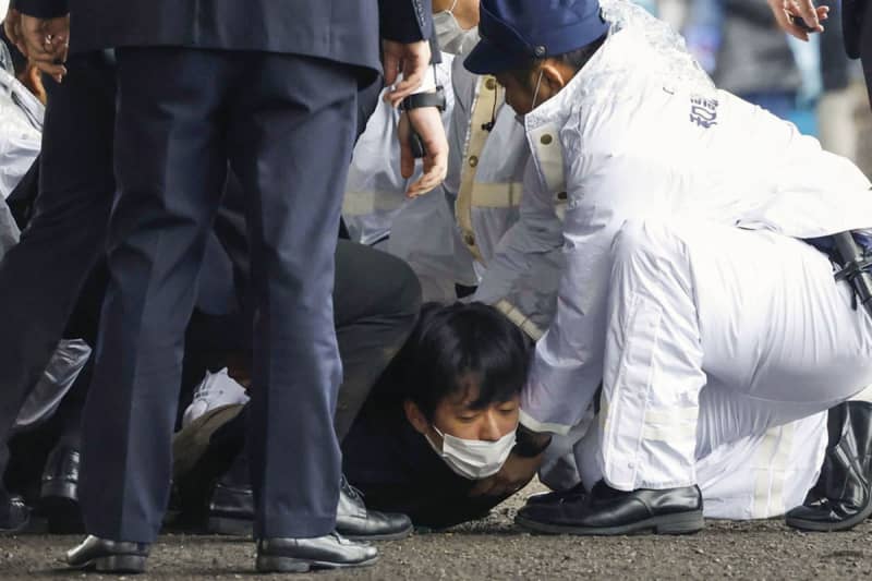 岸田首相に爆発物を投げた男「子供のころは親と手をつないで駄菓子を買いに」近隣住民明かす…統一教…