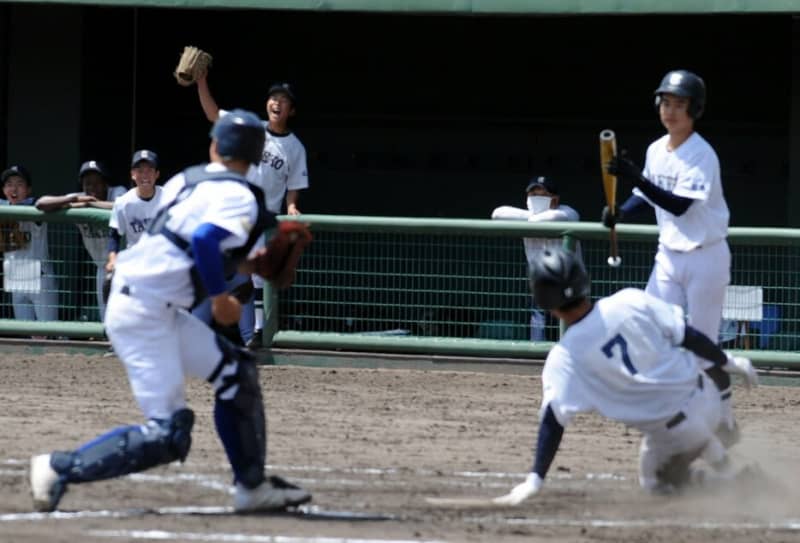 83-year-old Takehara, led by manager Musei Sakoda, did not make it through the first round, and he taught Nine the rules of "a team that goes to Koshien" [Spring season...