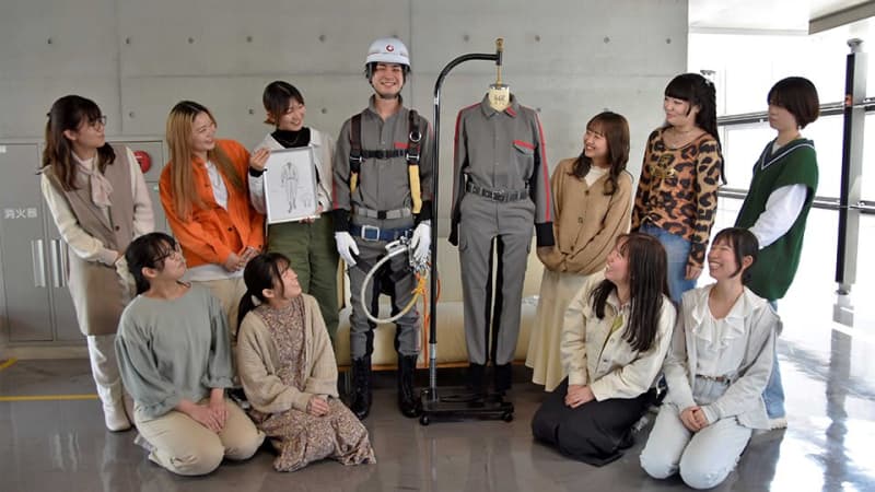 電線工事の達人「ラインマン」スタイリッシュ専用着　短大生がデザイン、中電と企画