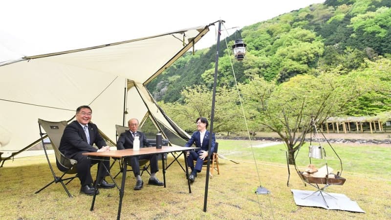 養老山地の山並み、目前に迫る　新キャンプ場、岐阜・海津にオープン