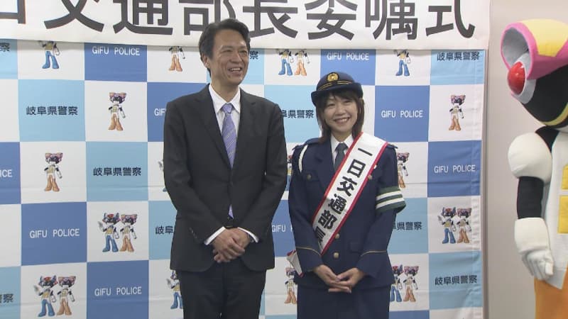 Naoko Takahashi, a marathoner, became the daily traffic director of the Gifu Prefectural Police The importance of wearing a helmet at her alma mater...