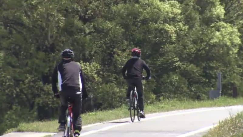 人気のサイクリングロードで“自転車”同士が正面衝突　ヘルメット着用していない62歳男性が死亡　…