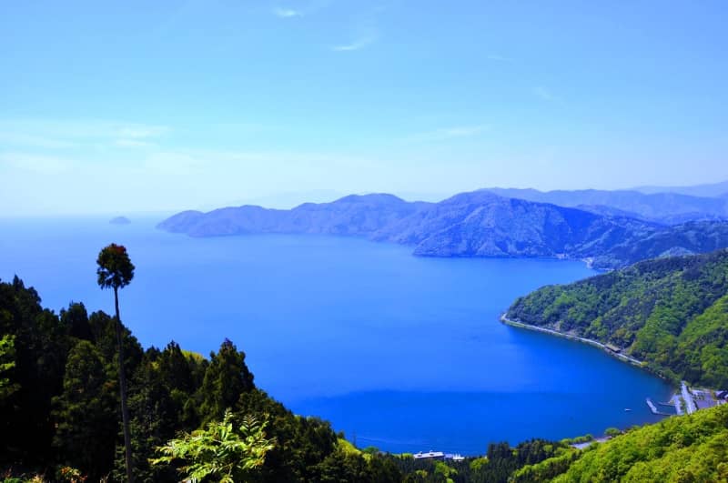 滋賀/長浜「賤ケ岳リフト」4月22日営業開始！琵琶湖・余呉湖の絶景、古戦場そしてシャガの花を楽しむ
