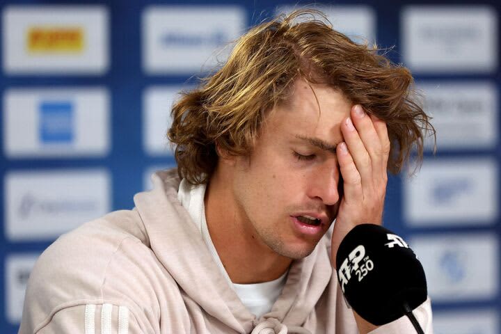 ``I don't feel like doing anything'' Zverev, who lost the first match in his home country tournament, confessed his painful feelings ``Are you putting pressure on yourself?