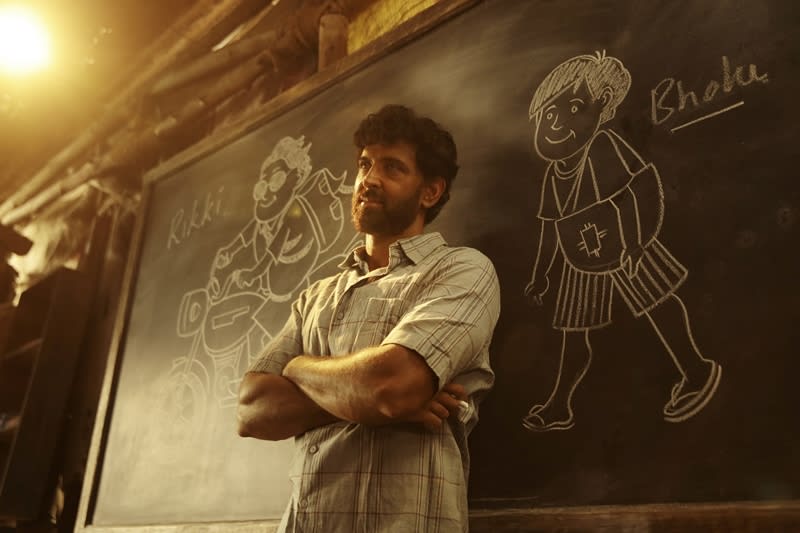 The true story of a divine teacher who passed the most difficult school in India "Super 30 Anand's Classroom" is Hrithik Lo.