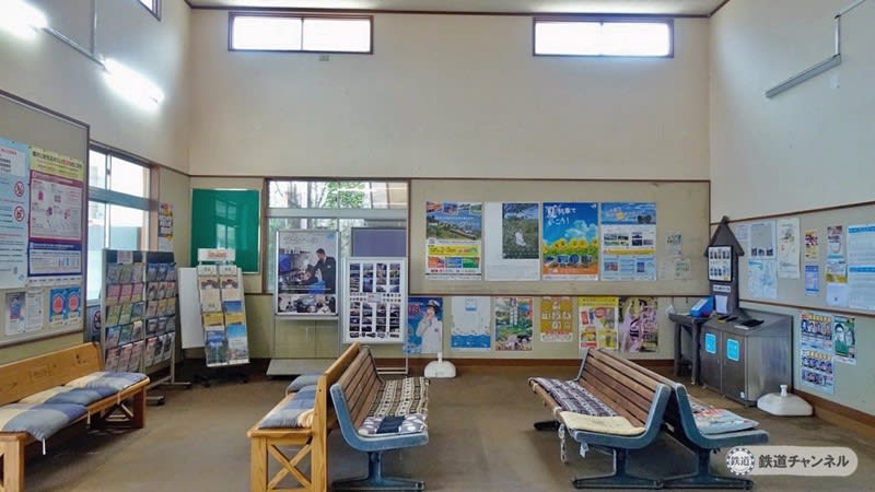It's a big station JR Shikoku Mugi Line Mugi Station (2) [Wooden Station Building Collection] 142
