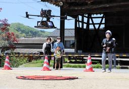 Utilizing drones to deliver goods A construction company in Hyogo and Toyooka conducts a demonstration experiment "I want to create a 'empty road'" Lives of local residents ...