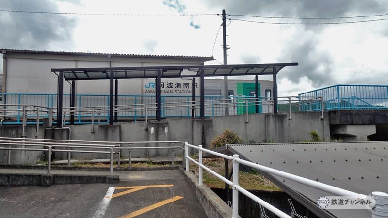 It became the terminal station in 2020 JR Shikoku Mugi Line Awa Kainan Station [Wooden Station Building Collection] 143