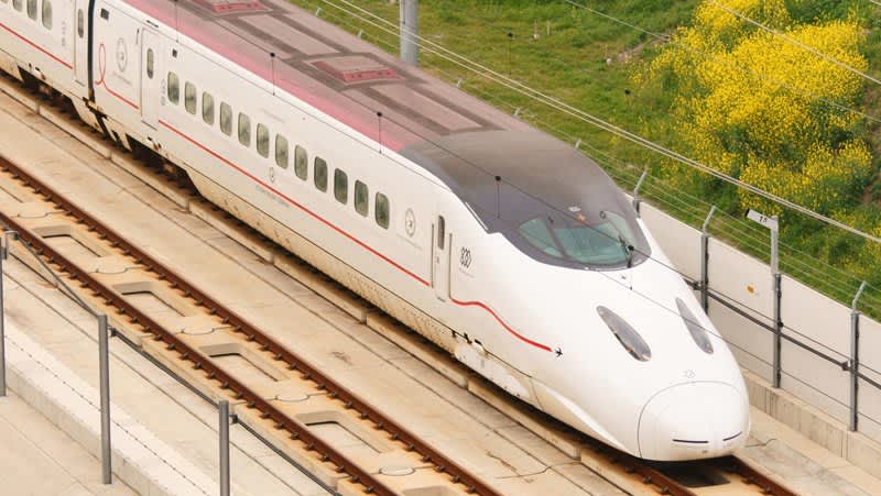 Unlimited rides on non-reserved seats on ordinary cars of limited express and Shinkansen! "Minna no Kyushu Kippu" resale, if you go to Kyushu from May to July