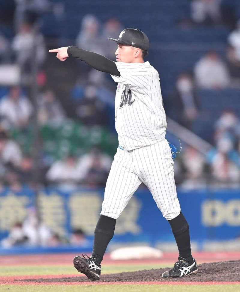 Lotte wins a close game and rises to the sole lead Starting pitcher Kojima scored 7nd win with good pitching in 1 innings with 2 run Seibu/Nakamura scored 2000 for the first time in history...