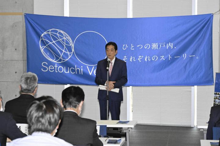 Cycling to revitalize the Setouchi region Representatives from 8 surrounding prefectures meet in Imabari Considering creating an environment through lectures and test runs