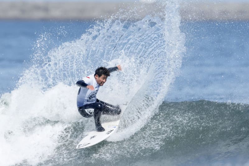 Surfing Inaba's first V, Tsuzuki 2nd consecutive win Japan OP