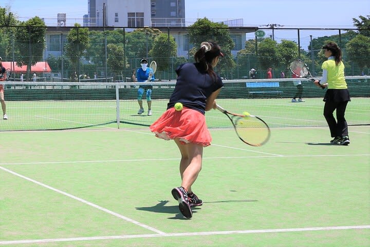 【テニスルール虎の巻】相手陣内に隣のコートからボールが侵入！こんな時は「レット」にできるのか＜…