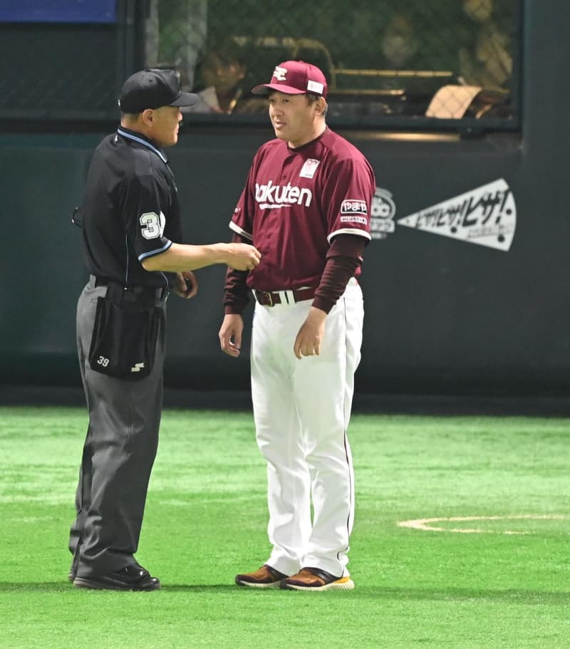 Rakuten's Director Ishii complains to Sho Suzuki, who was hit by a bases slam, "I'm talking about where the workplace is"