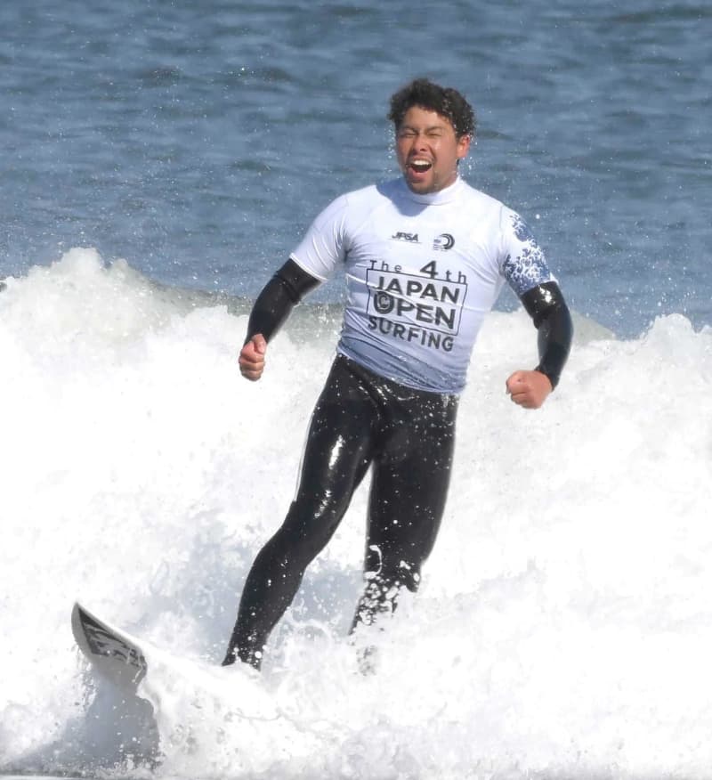 Surfing Reo Inaba catches the wave with 20 seconds remaining in the reverse V!Paris Olympics representative selection meeting "WG" ticket get