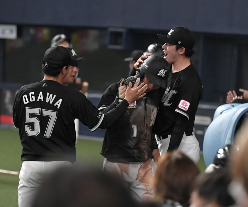Roki Sasaki, who runs 165km in a row, also has a big smile on his face!Lotte wins overtime to keep top spot Savings go to 6 with consecutive wins