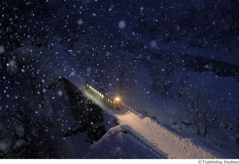 A scene from a picture book!Toshimitsu Hoshino Photo Exhibition “Night Train Melody”