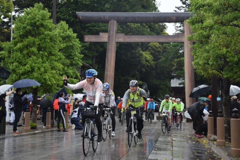復興応援、自転車の旅　茨城・鹿島神宮出発　青森・八戸へ800キロ