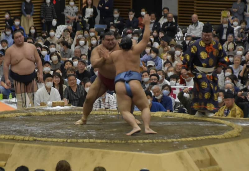力士の迫力間近に　大相撲の茨城・神栖場所　国技の奥深さ堪能