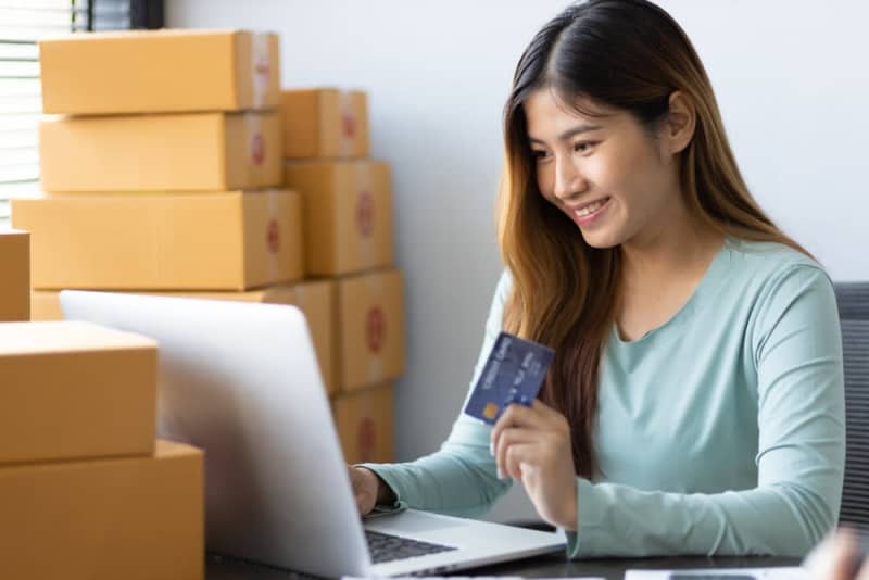 クレジットカードだけで生活はお得？1年利用でポイントはいくら貯まるのか