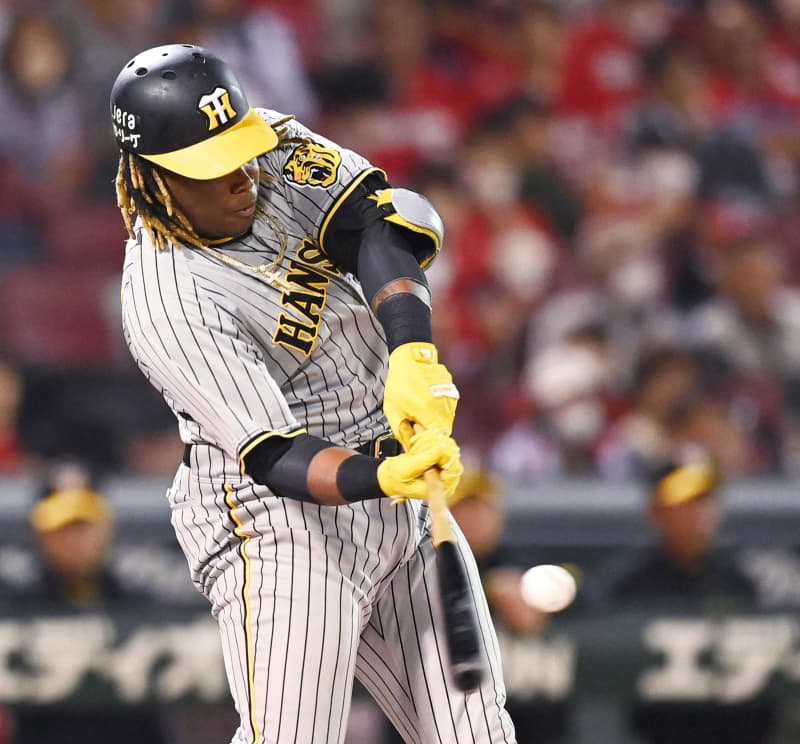 Hanshin Miesses Shocking debut bullet dedicated to his late father 5.5 has a lively uniform number "55"!5 savings