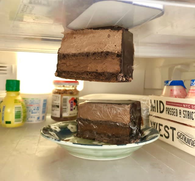Refrigerator opens → Cake sticks to the ceiling.