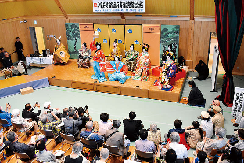 議場で大見得、100人が喝采　様々な用途で使えるバリアフリー議場　第一弾は地芝居・小鹿野歌舞伎
