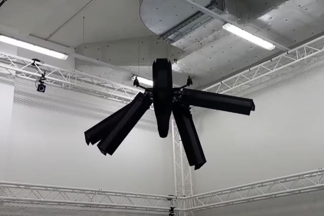 Morpho, a modified drone that reads the wind and reduces battery consumption.Assumed for high-altitude inspection, etc.