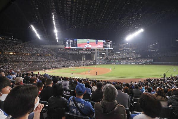 プロ野球の観客動員に異変！「ファンに逃げられた球団」と「ファンを取り戻した球団」