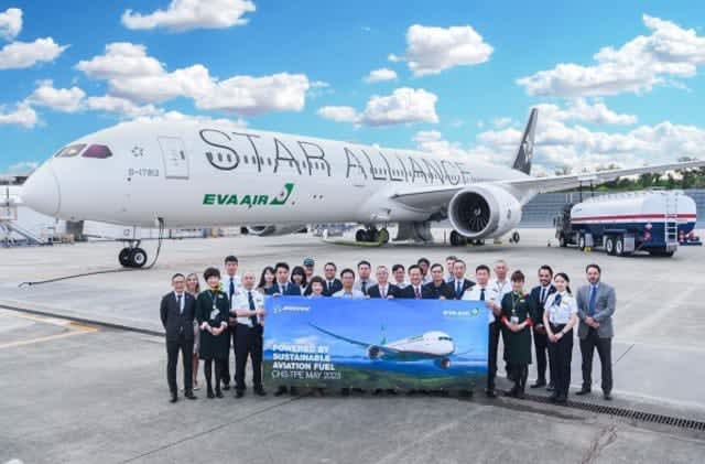 787初のスタアラ塗装機を受領、エバー航空初のSAF運航で台北へ