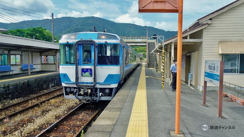 Limited express train train exchange JR Shikoku Tokushima Line Awa Kawashima Station (2) [Wooden Station Building Collection] 157