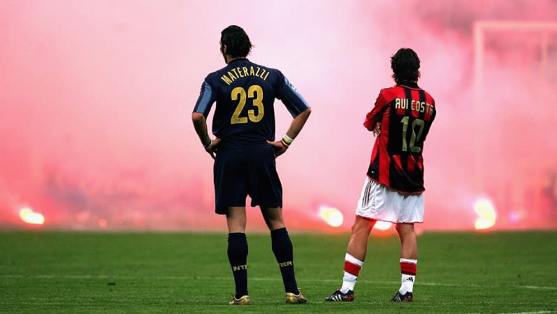 Materazzi and Rui Costa... The legendary photo of the Milan derby, which will go down in football history, was miraculous!Shooting car…
