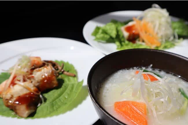 韓国料理、人気ビュッフェに登場！　ピリ辛キムチやサムギョプサル、あっさりコムタンスープも…　5…