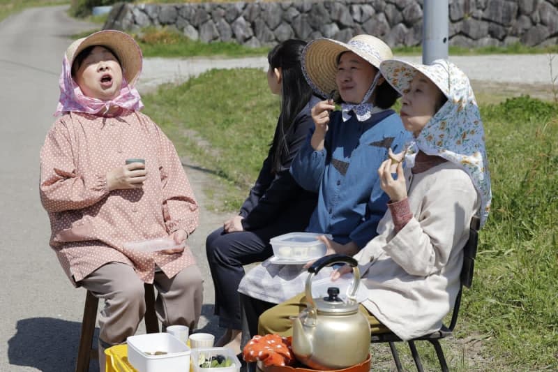 Machiko Washio & Miyako Takeuchi & Yui Komatsuka "If you think of us as fairies, the roles fit perfectly...