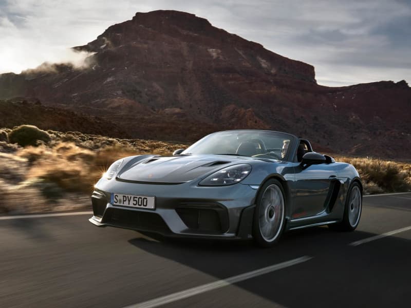 Porsche's strongest midship roadster "718 Spider RS" is now accepting reservations.Another dimension of speed...