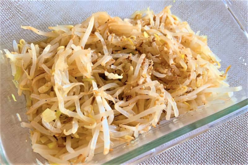 Ryuji's "Infinite Bean Sprouts Pickled" is the best to make in advance.