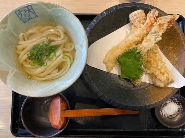 Enjoy in Fushimi, Kyoto!Enjoy exquisite udon noodles and the romance of the end of the Edo period at an udon restaurant where lines are inevitable