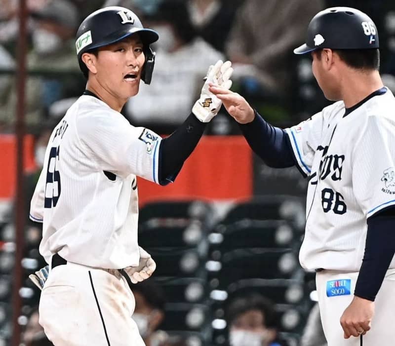 Seibu's Takeru Furuichi gives a fist pump for his first hit as a pro Second year player from training, Masahiro Tanaka from Rakuten gives a commemorative shot