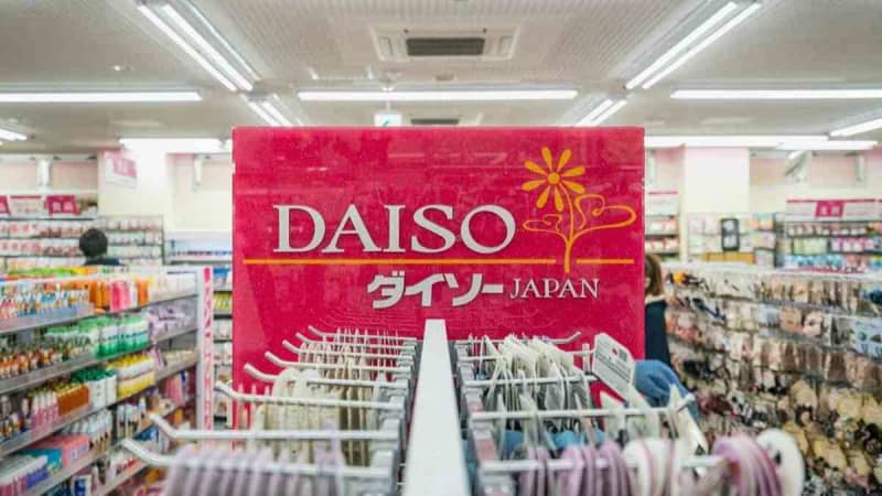 [Daiso] Camping and BBQ are very convenient with 100-yen goods!A brush that contains detergent and anti-crime measures goods at night…