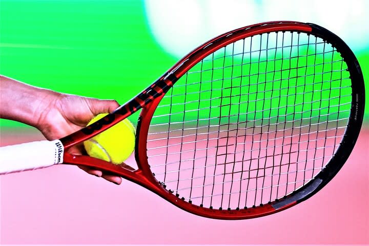 [Basic knowledge of tennis strings] A hybrid that combines “hard polyester” and “soft nylon”…